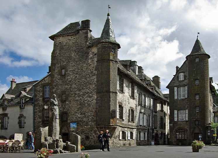 Salers - main square