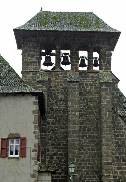 St-Cernin, Église St-Saturnin