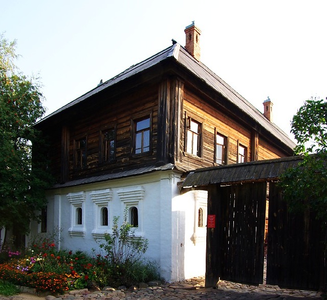 Suzdal house and yard
