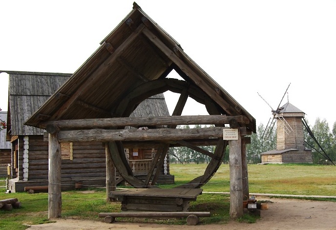 Suzdal Museum of Wooden Architecture and Everyday Life of Peasants - treadmill and windmill