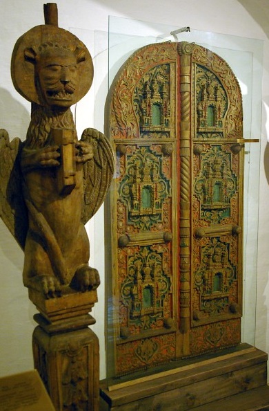 Suzdal, St Euthymius Monastery of Our Saviour - Archimandrite Building Museum C17th doorway