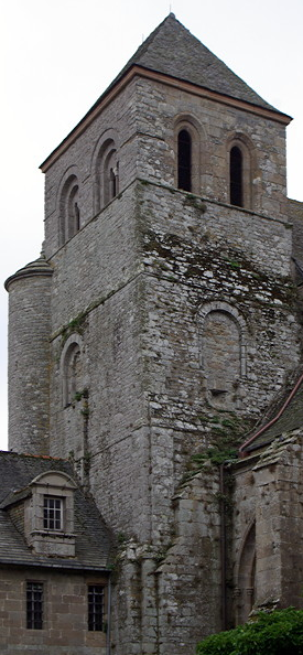 Tréguier cathedral - Tour Hastings