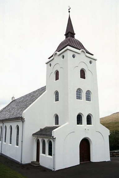 V3 Midvágur Church