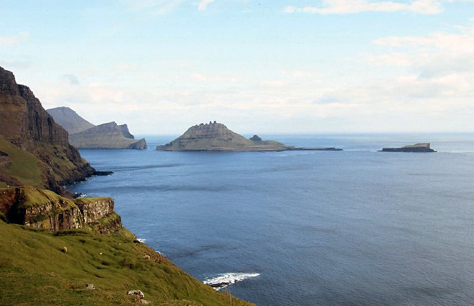 V4 Tindhólmur And Gáshólmur From Gásadalur