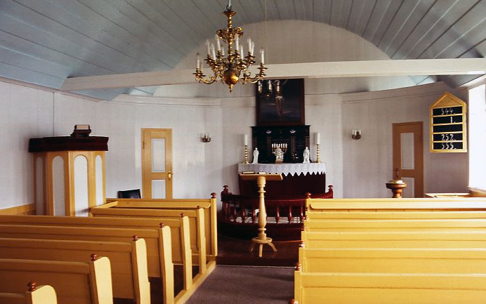 V7 Bøur Church