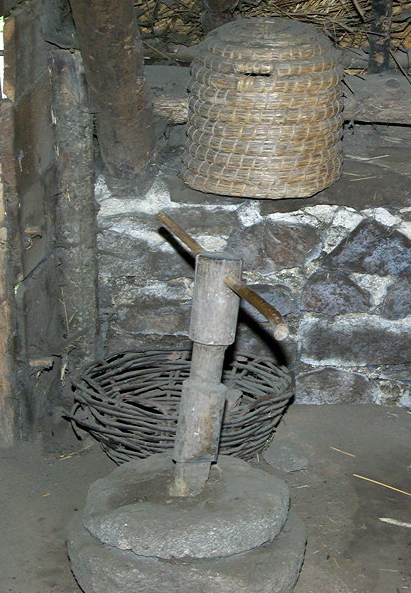 Village de l'An Mil, quern and bee skep