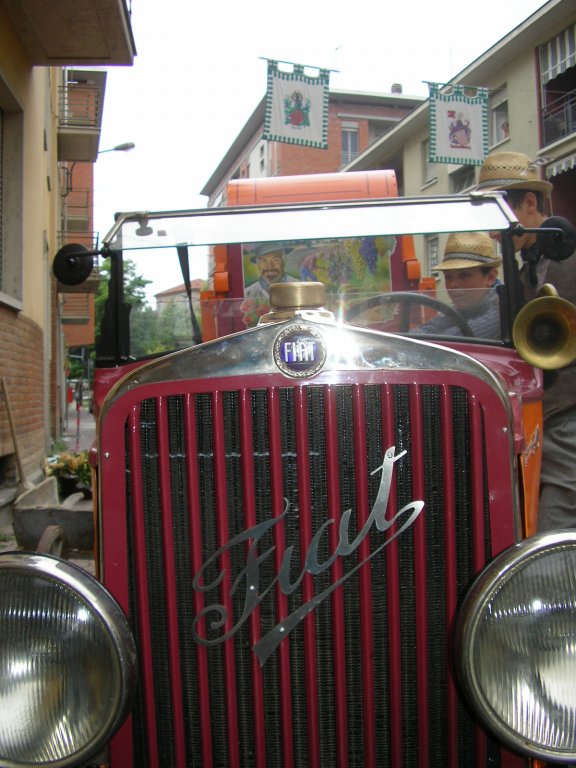 Vintage tractor in the Gran Sagra parade