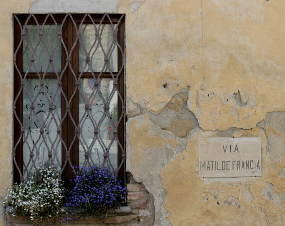 Window in Cellamonte (Monferrato)