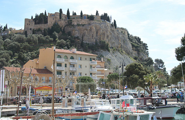 2.1428034764.chateau-above-harbour-cassis.jpg